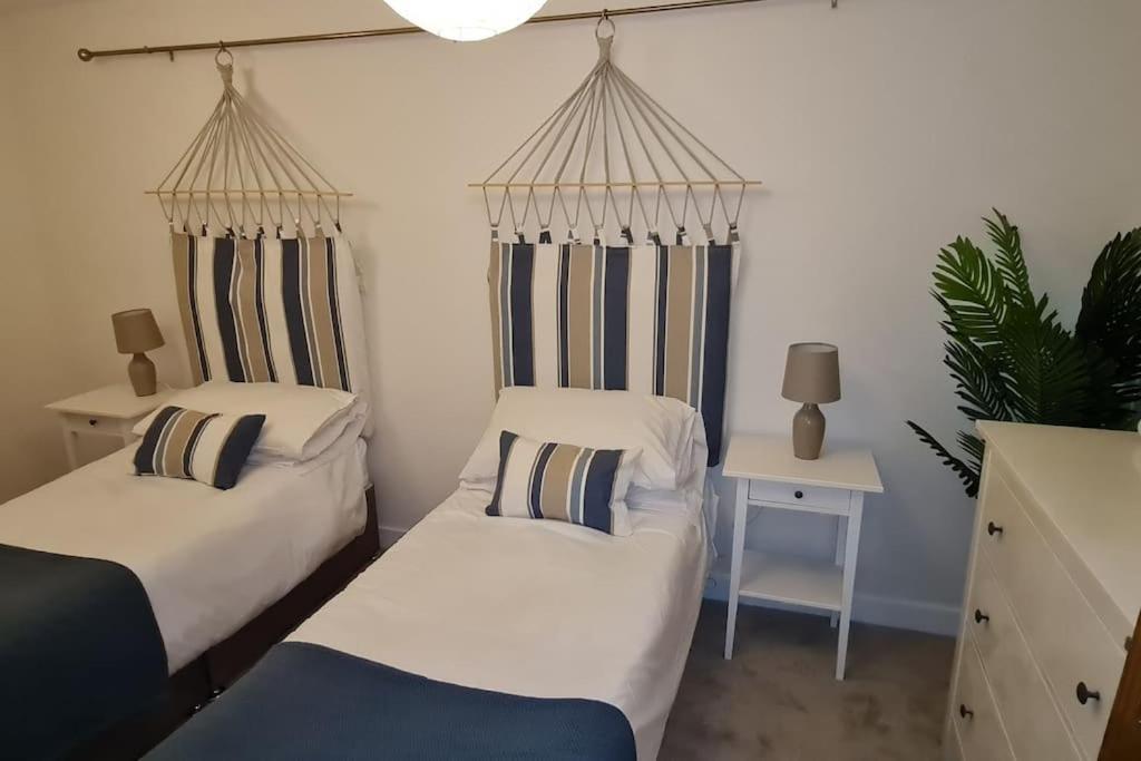 Beach View, 4 Bedroom House Opposite The Sea! Sleeps 10 Сендгейт Екстер'єр фото